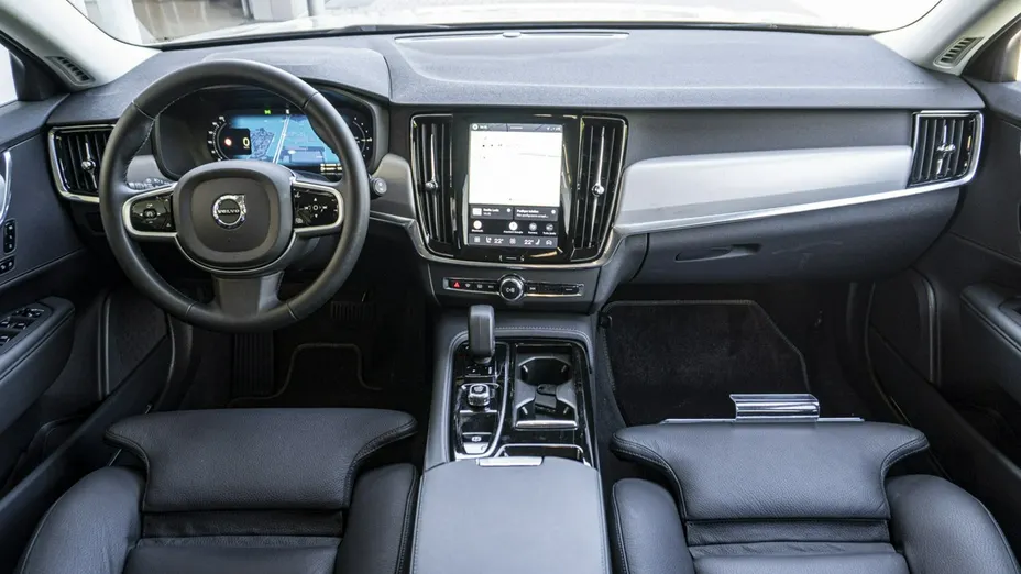 VOLVO V90 -