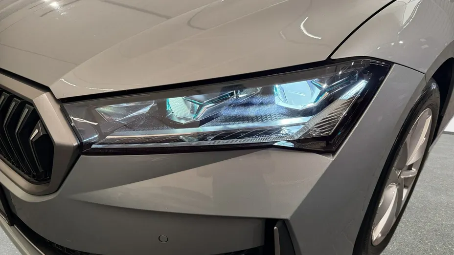 SKODA Superb -