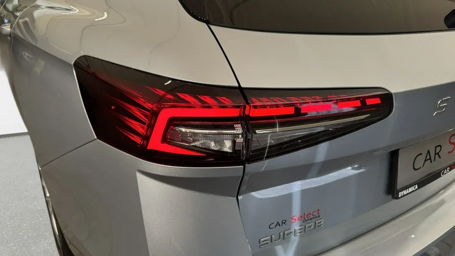 SKODA Superb -