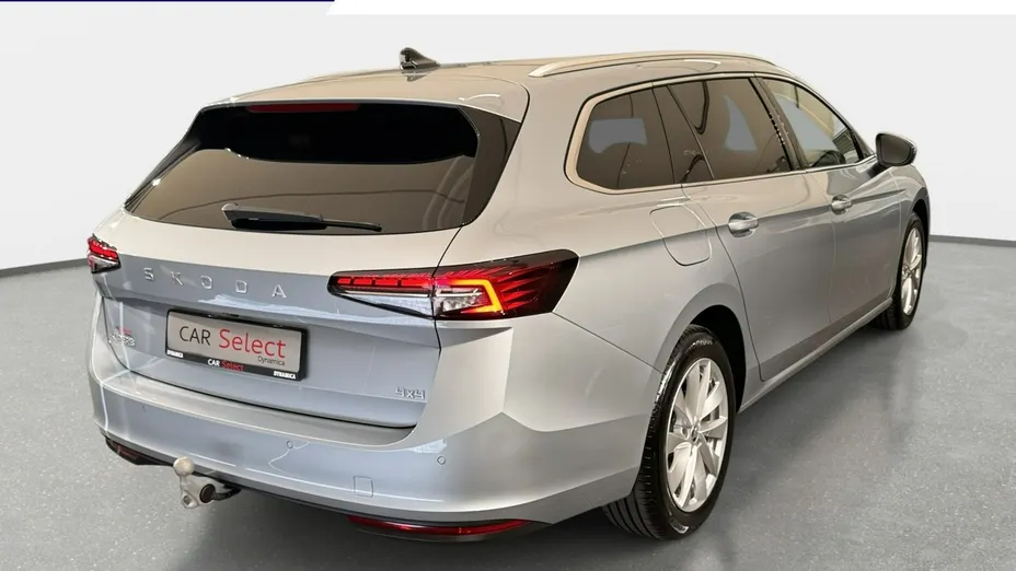 SKODA Superb -