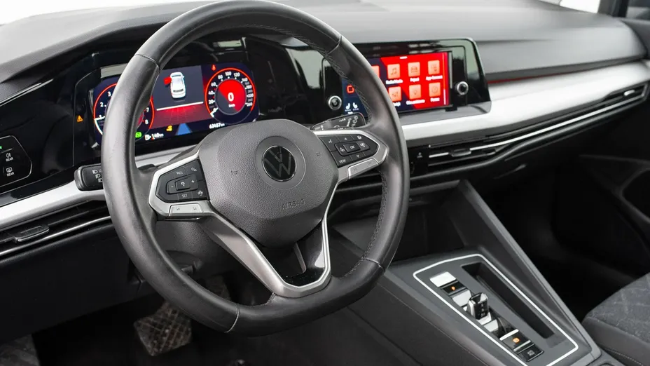 VOLKSWAGEN Golf -