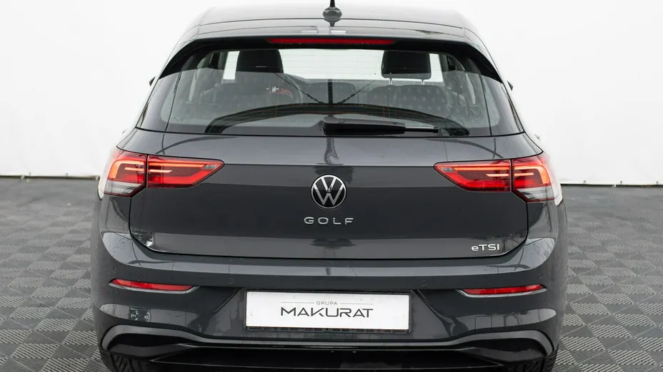 VOLKSWAGEN Golf -
