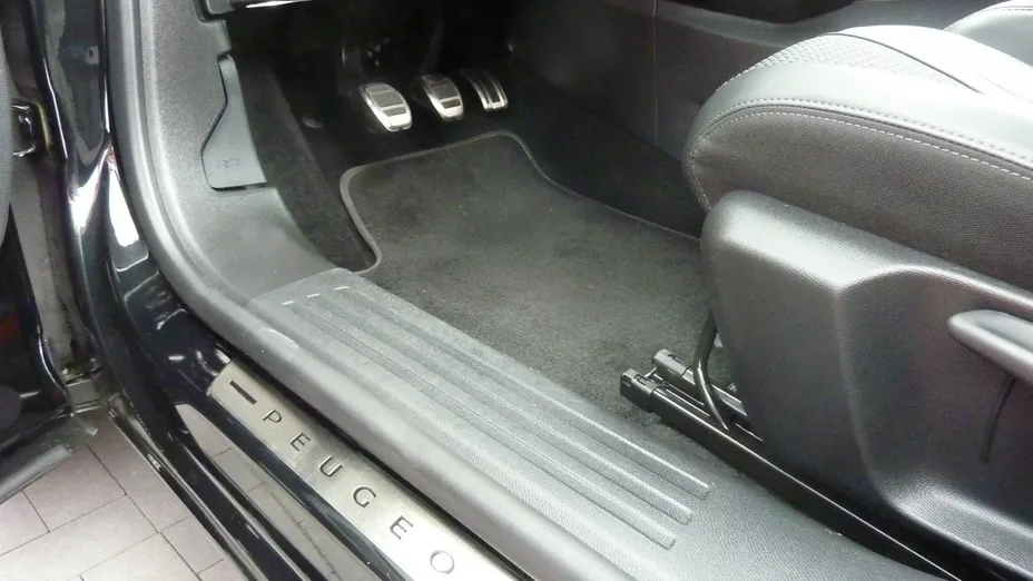 PEUGEOT 2008 -
