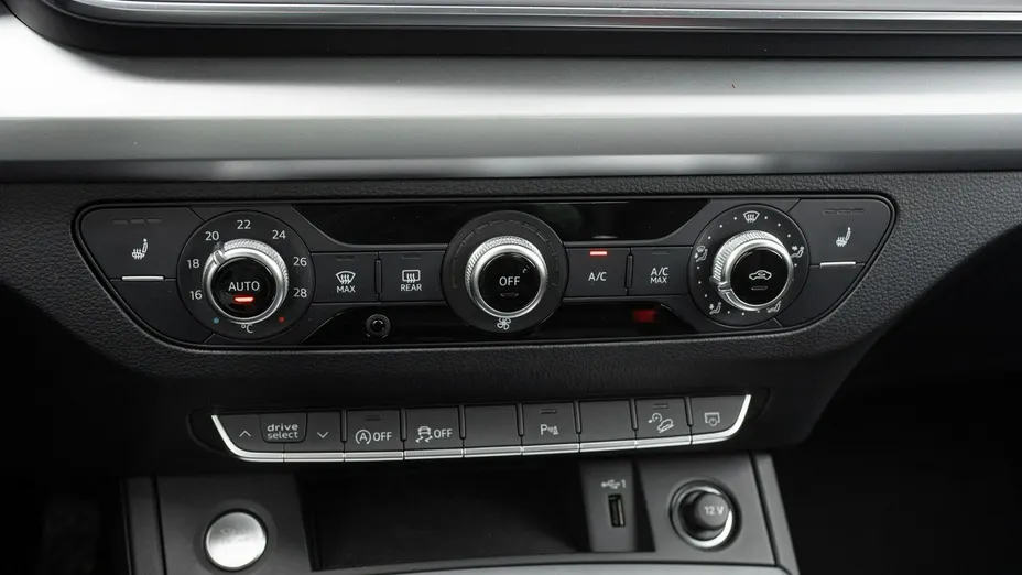 AUDI Q5 -