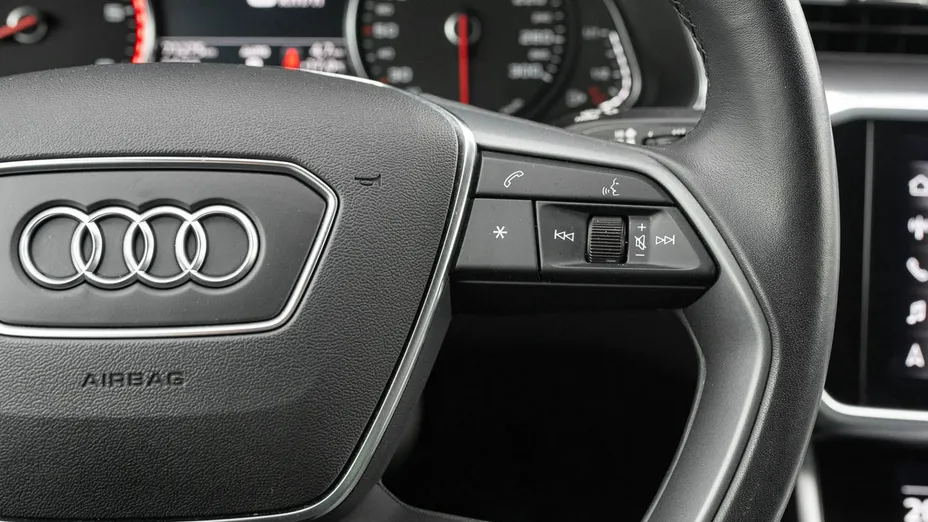 AUDI A6 -