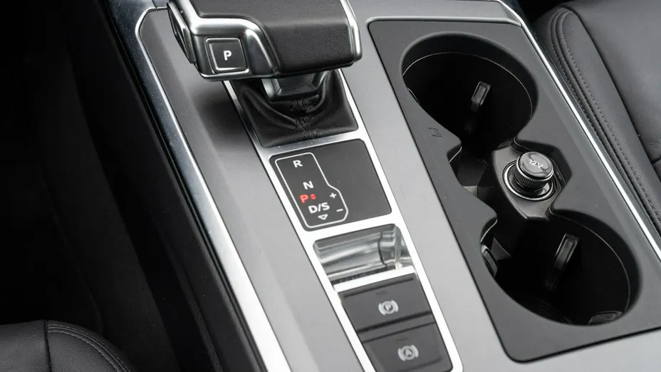 AUDI A6 -
