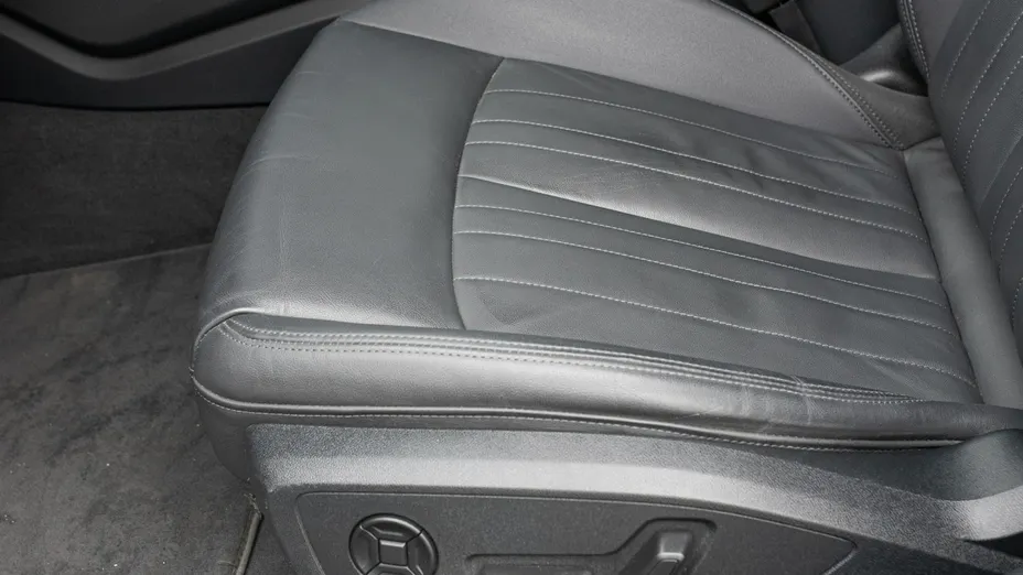 AUDI A6 -