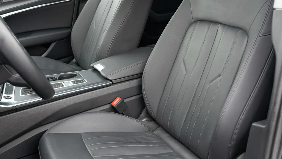 AUDI A6 -