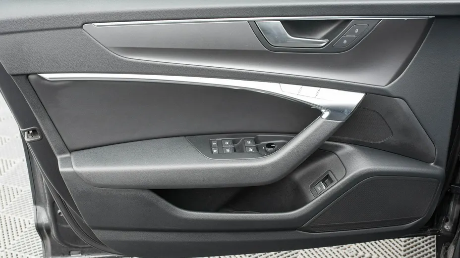 AUDI A6 -