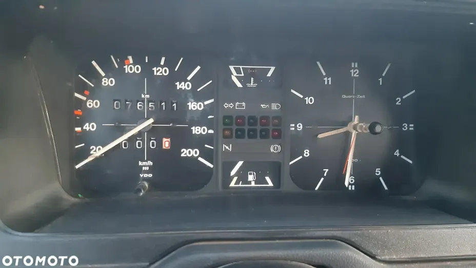 VOLKSWAGEN Polo -