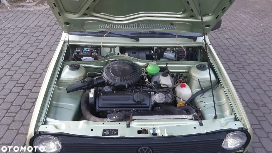 VOLKSWAGEN Polo -