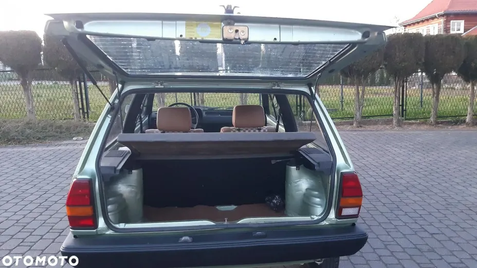 VOLKSWAGEN Polo -