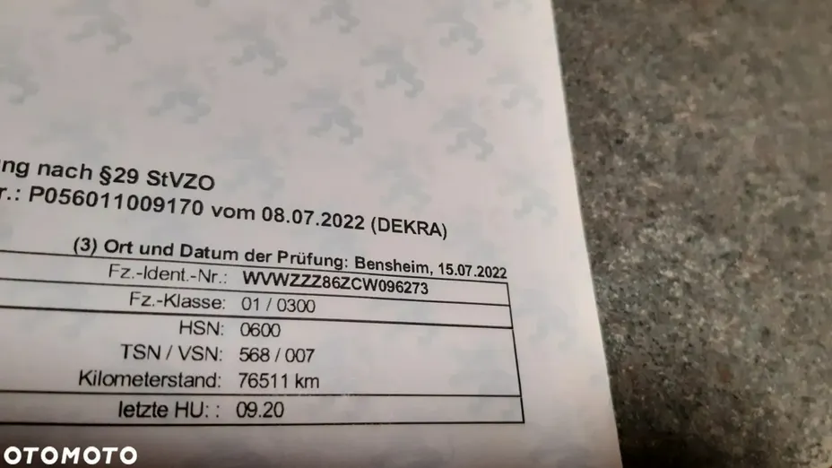 VOLKSWAGEN Polo -