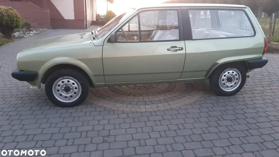 VOLKSWAGEN Polo -