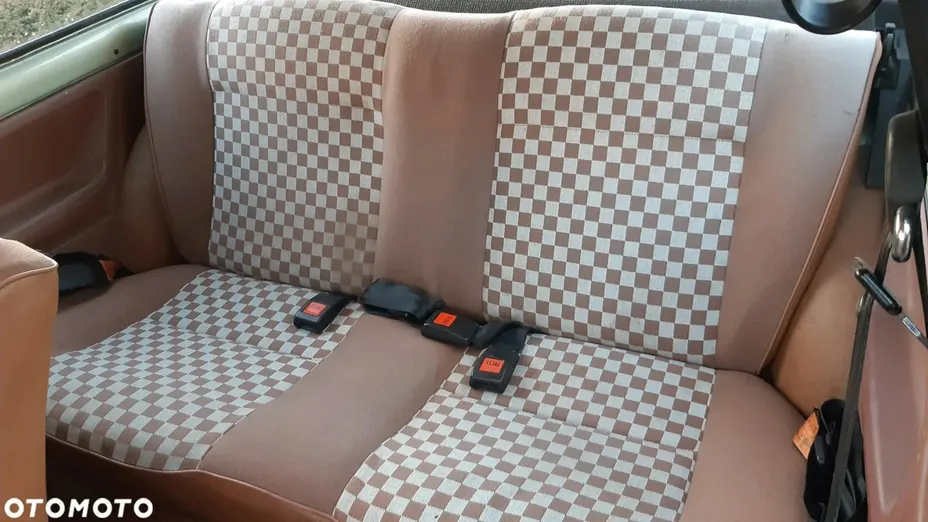 VOLKSWAGEN Polo -