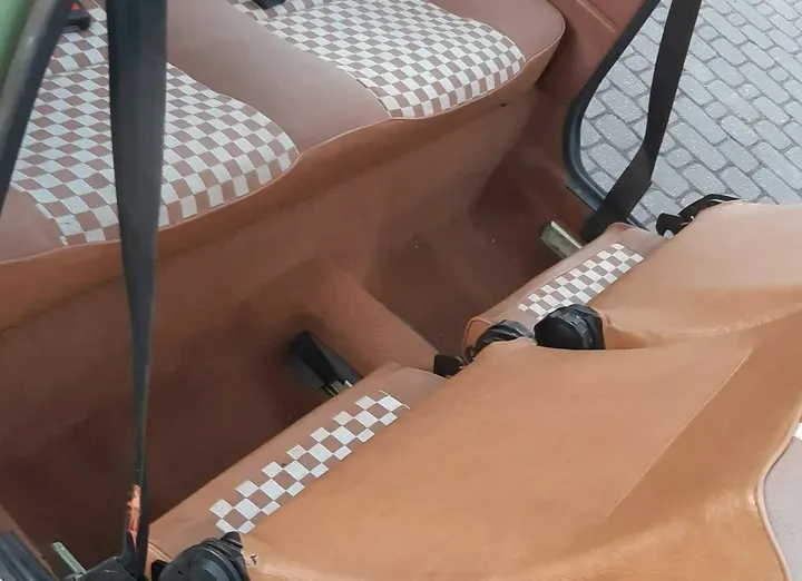 VOLKSWAGEN Polo -