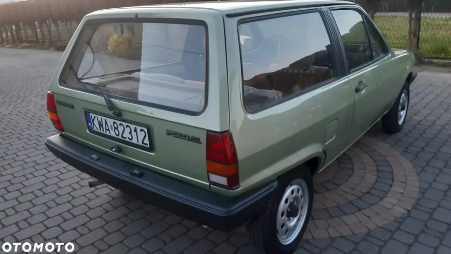 VOLKSWAGEN Polo -