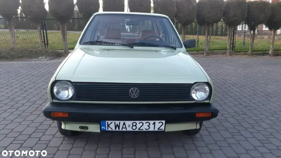 VOLKSWAGEN Polo -