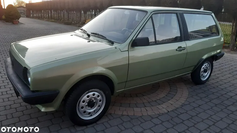 VOLKSWAGEN Polo -