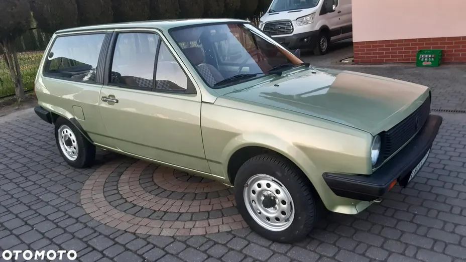 VOLKSWAGEN Polo -