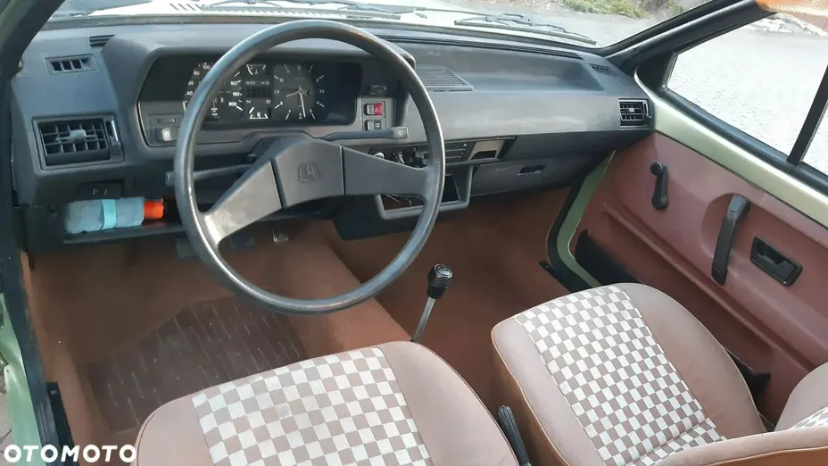 VOLKSWAGEN Polo -
