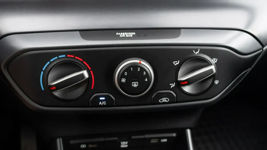HYUNDAI i20 -
