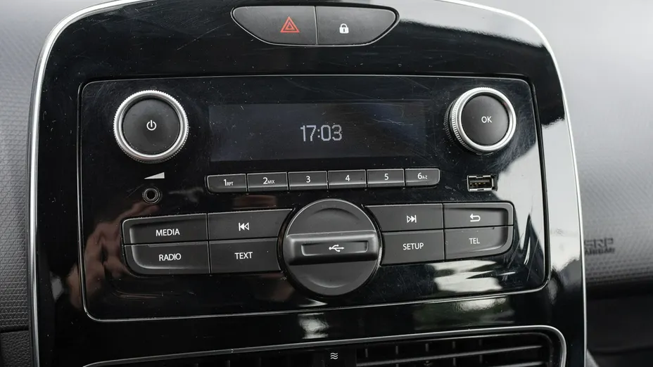 RENAULT Clio -