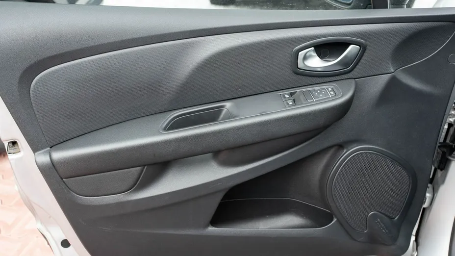 RENAULT Clio -