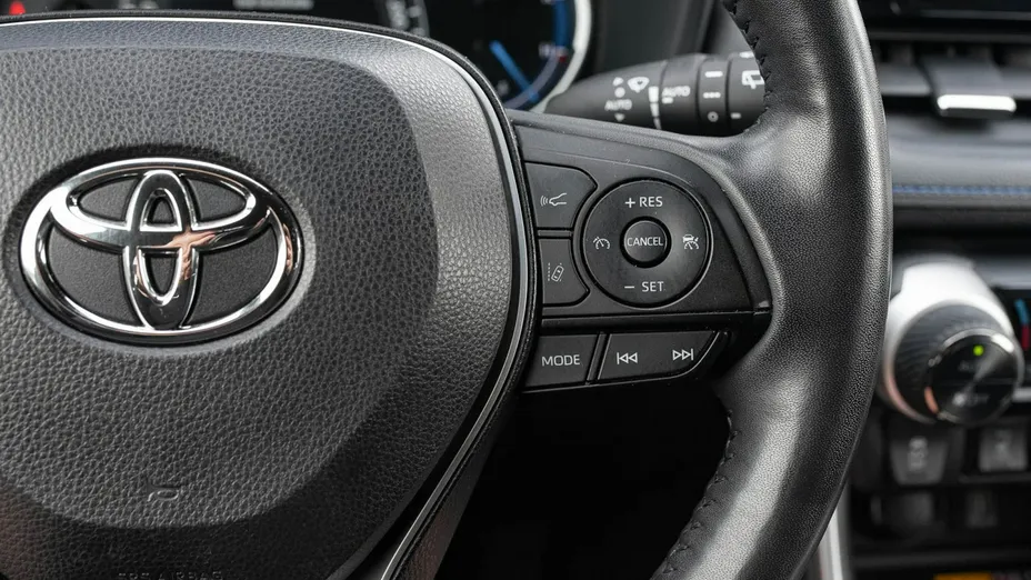 TOYOTA RAV4 -