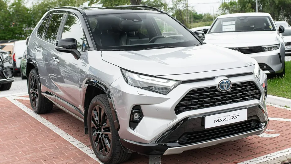TOYOTA RAV4 -