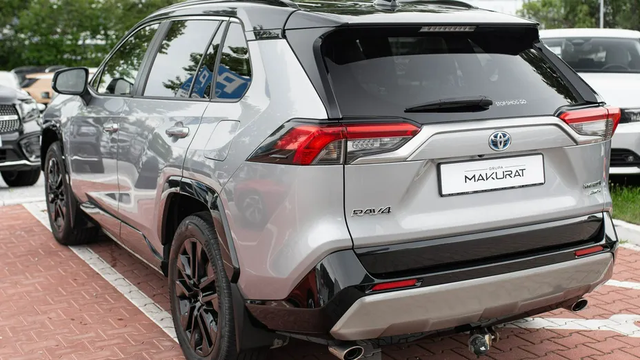 TOYOTA RAV4 -