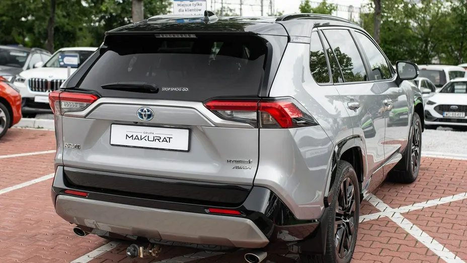 TOYOTA RAV4 -