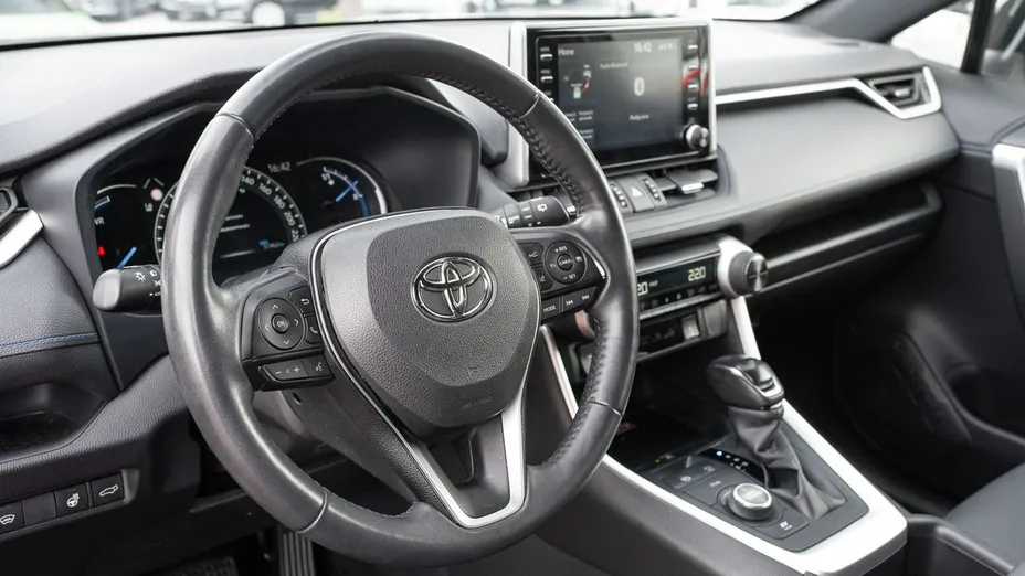 TOYOTA RAV4 -