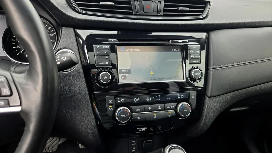 NISSAN X-Trail -