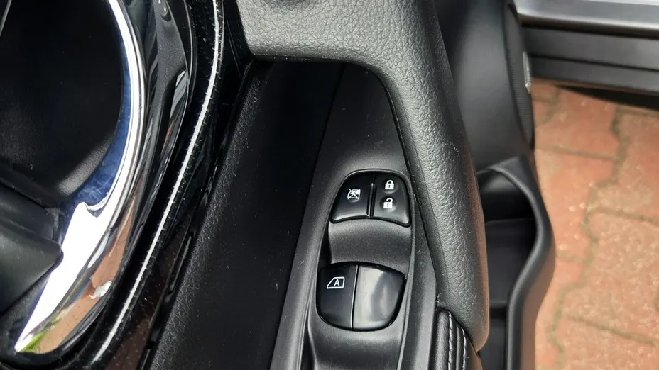 NISSAN X-Trail -