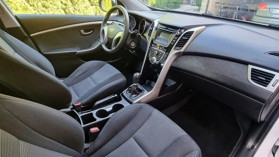 HYUNDAI i30 -