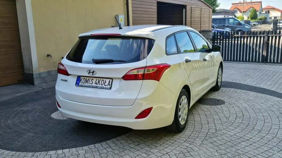 HYUNDAI i30 -