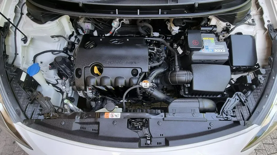 HYUNDAI i30 -