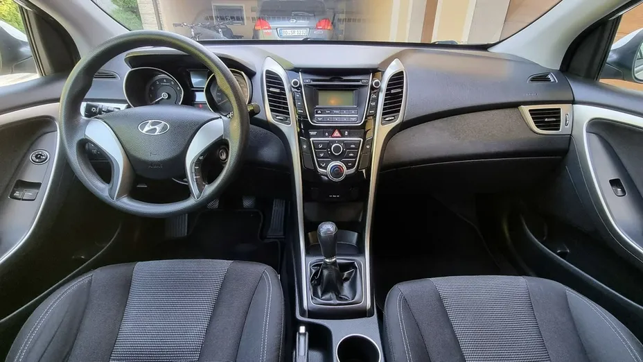 HYUNDAI i30 -