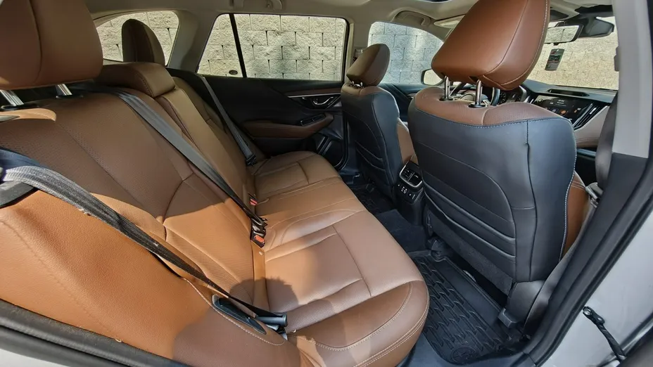SUBARU Outback -