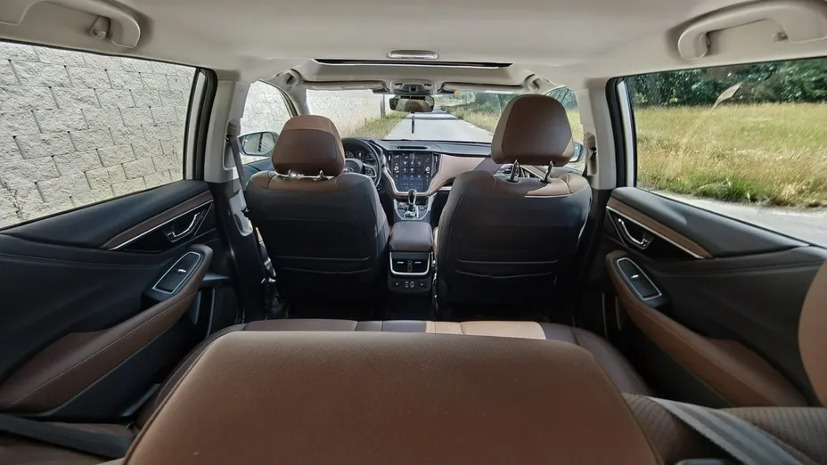 SUBARU Outback -
