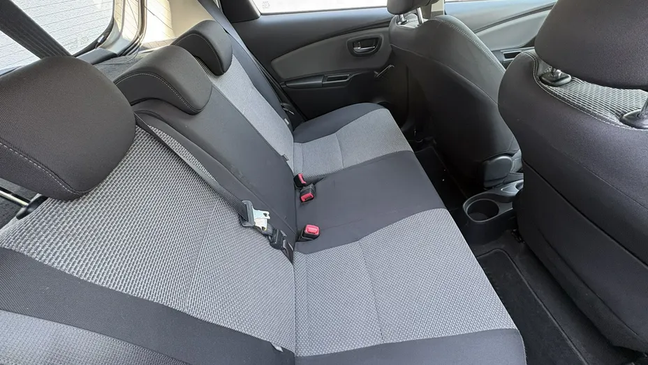 TOYOTA Yaris -