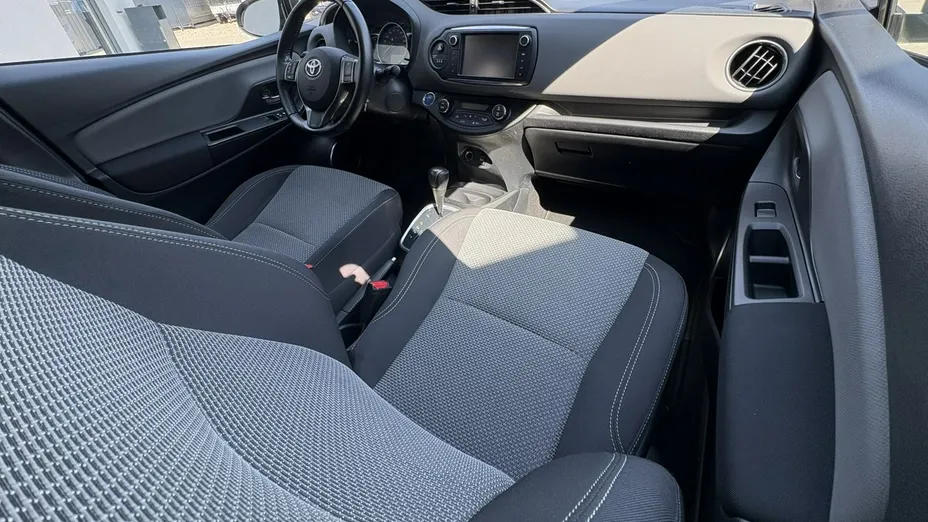 TOYOTA Yaris -
