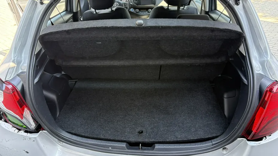 TOYOTA Yaris -