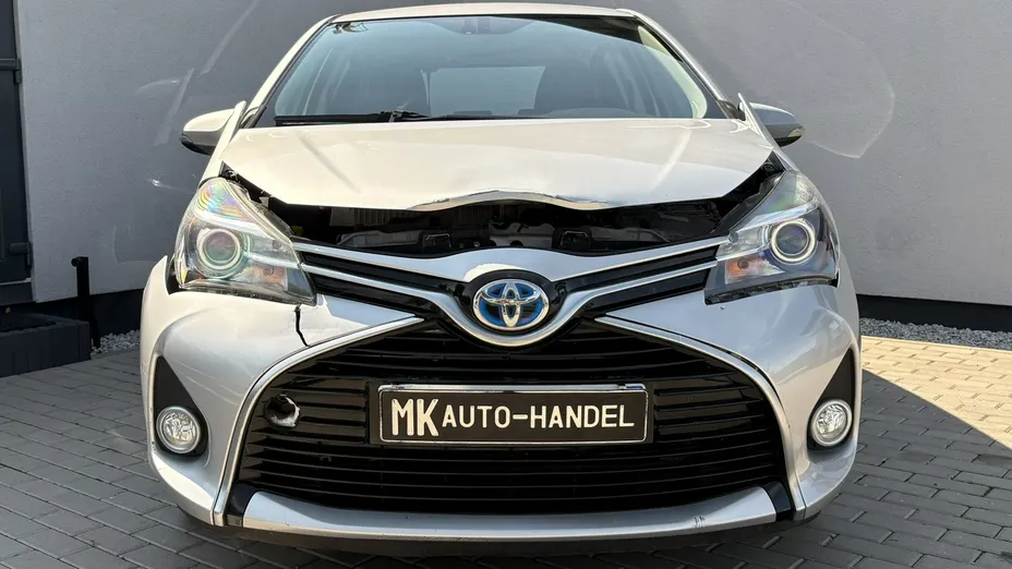 TOYOTA Yaris -