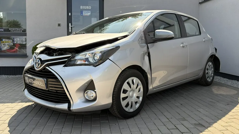 TOYOTA Yaris -