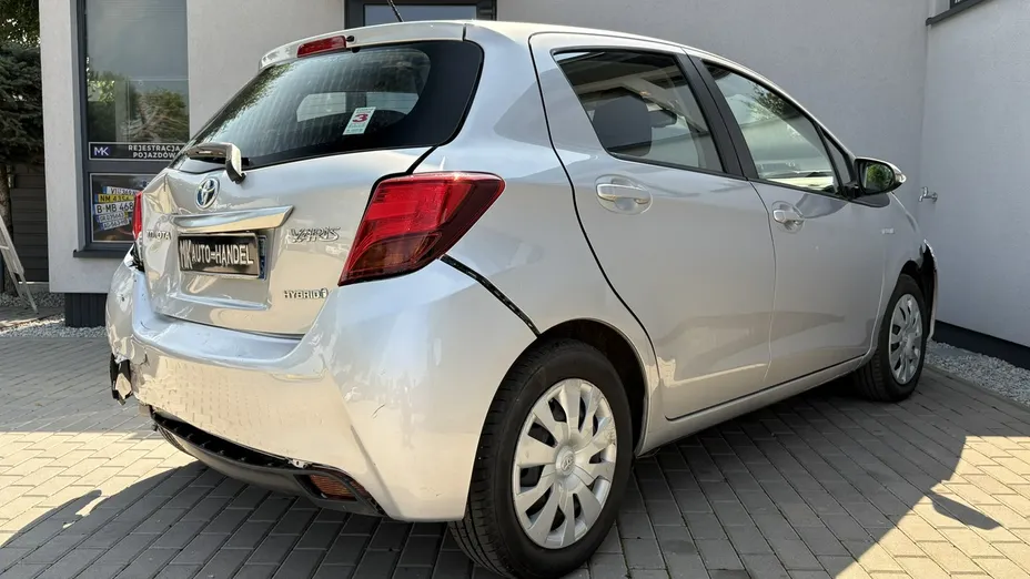 TOYOTA Yaris -