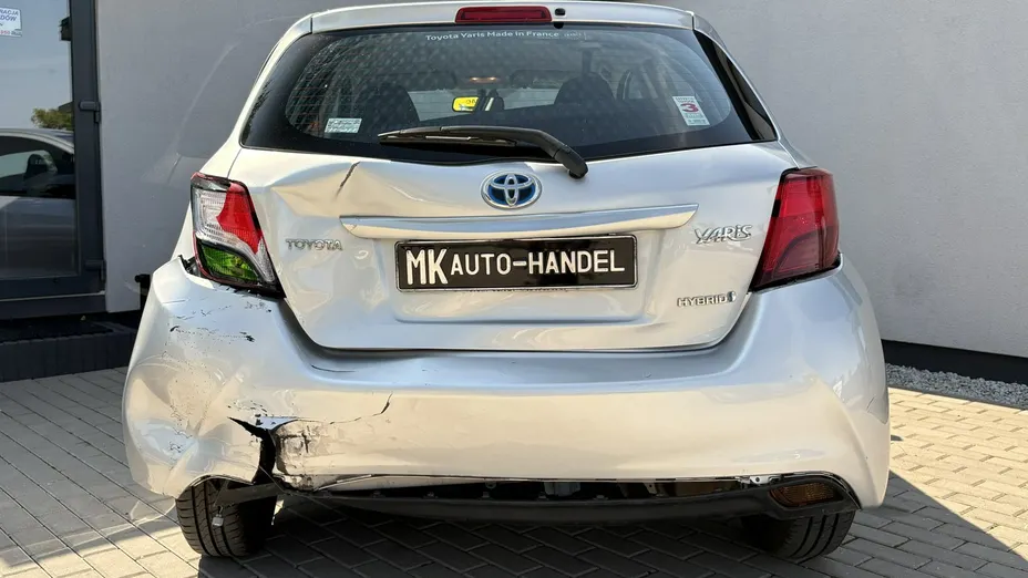 TOYOTA Yaris -
