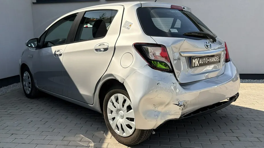 TOYOTA Yaris -