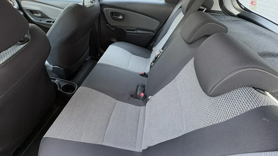 TOYOTA Yaris -